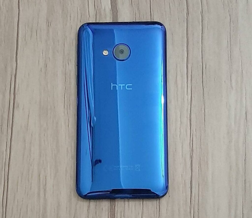 گوشی HTC U play