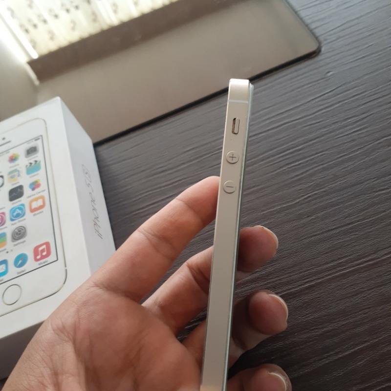 iPhone 5s 32 در حد نو