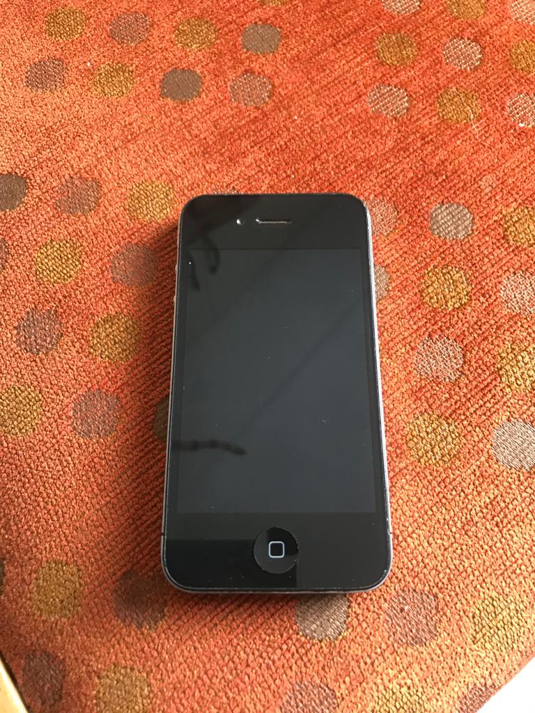 اپل iPhone 4 با حافظهٔ ۱۶ گیگابایت