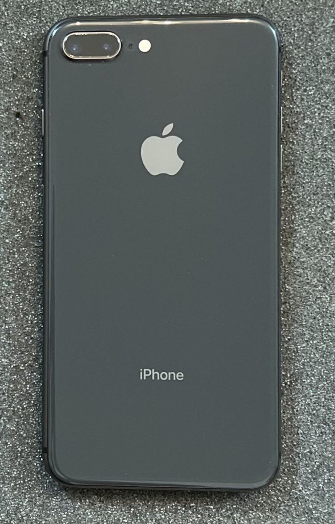 اپل iPhone 8 Plus با حافظهٔ ۲۵۶ گیگابایت