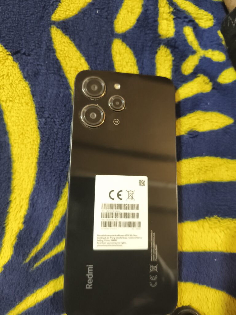 Redmi 12  حافظه ۲۵۶رام ۸ در حد نو